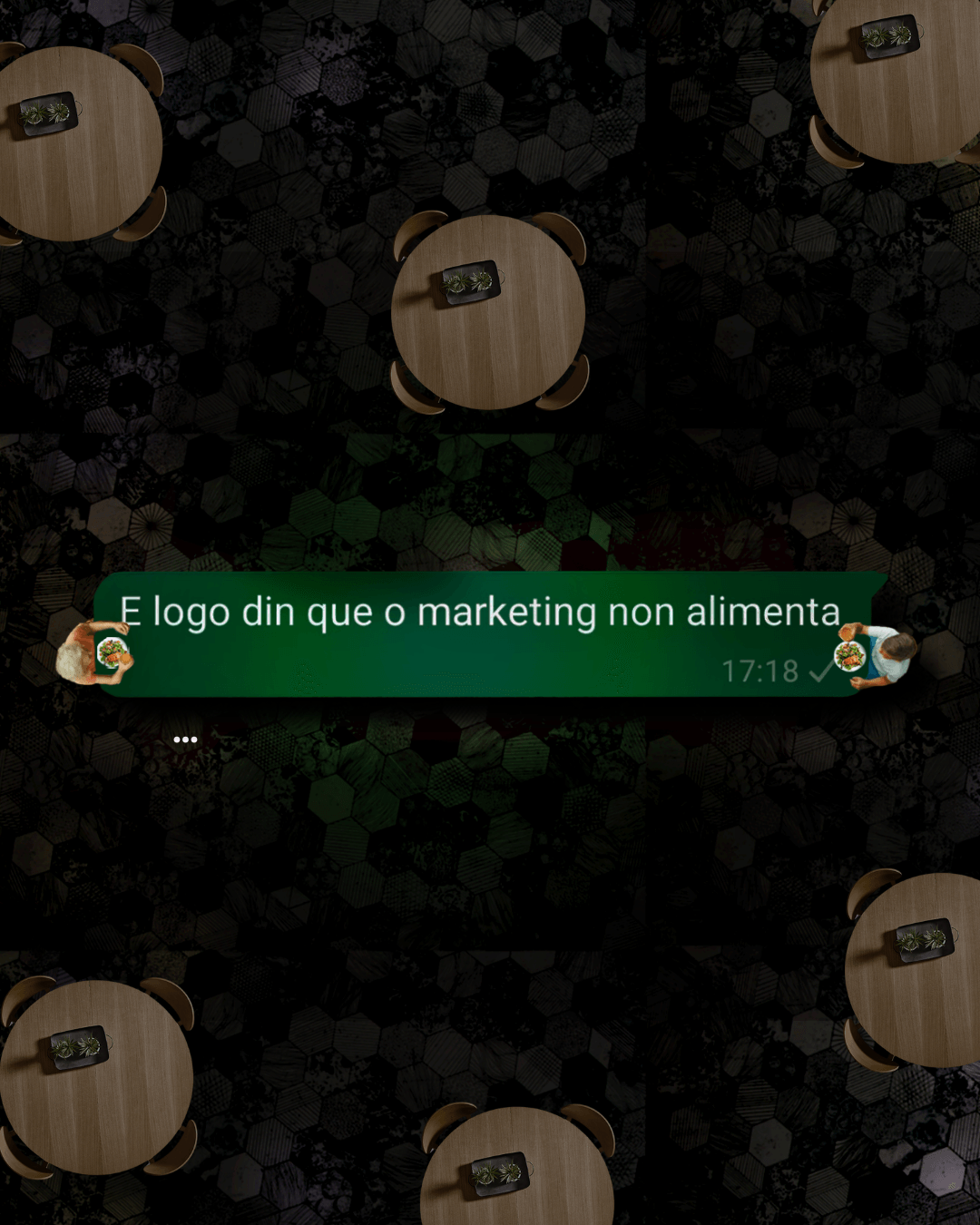 Mesa vacía con mensaje: “E logo din que o marketing non alimenta”